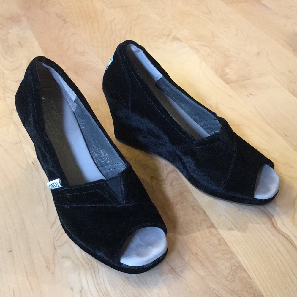 Toms Black Velvet Peep Toe Wedge Heels 👠